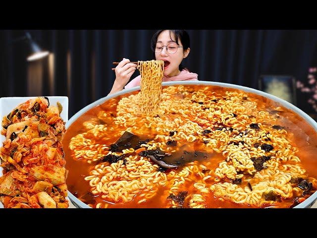 쫄깃쫄깃 오동통통 탱글탱글한 너구리 라면 먹방 아삭한 김치랑 단무지까지 | RAMYEON | MUKBANG | EATING SHOW | ASMR