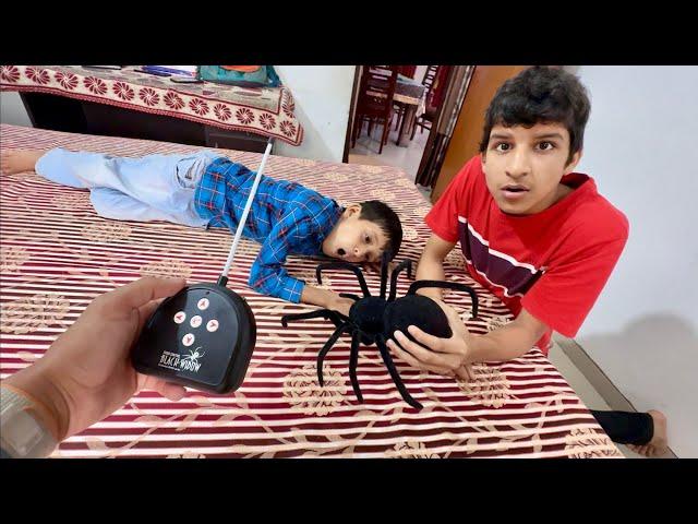 Fake SPIDER Prank  Kunali Dar Gaya