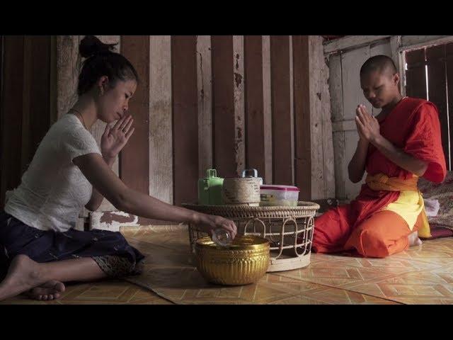 A Day In a Buddhist Temple in Luang Prabang Laos