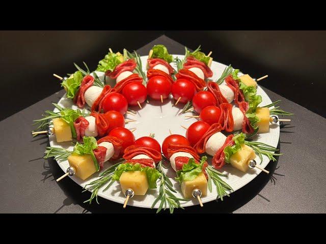 Christmas APPETIZER PLATE for your guests! A beautiful way to serve appetizers for the holiday!