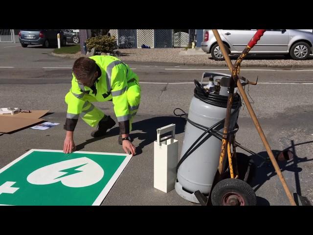 Application of PREMARK road sign with Thermo Primer