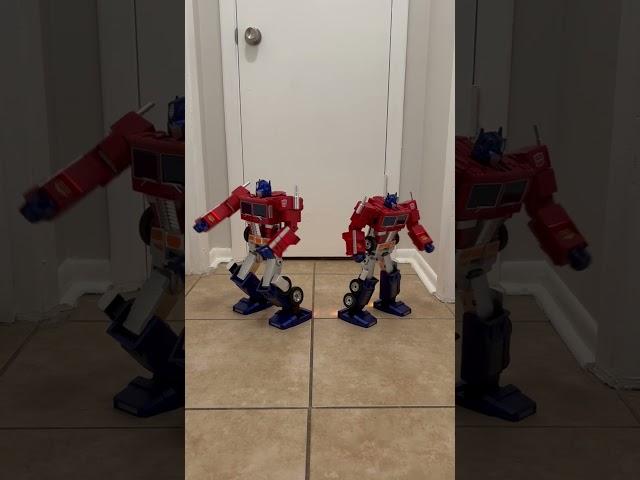 Dual Optimus Prime fight back to back #transformers #optimusprime #shorts #robot #battle #funny #fun