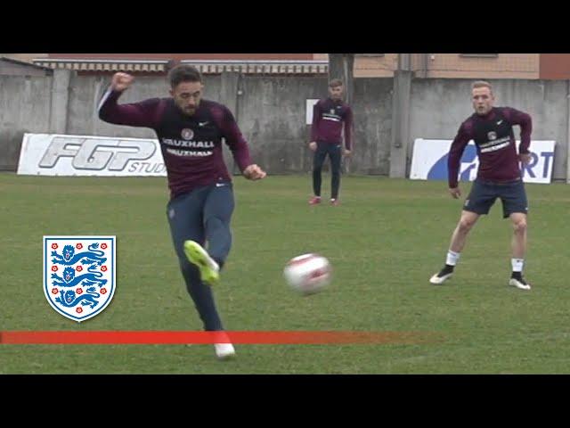 Danny Ings Trick Shot in England u21 Training | #SlowMoSkills | Inside Training