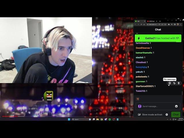 xQc reacts to his KICK chat having no delay