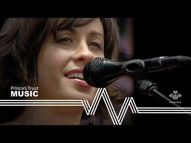 ​Alanis Morissette - Ironic (Unplugged) (The Prince's Trust Party In The Park 2004)