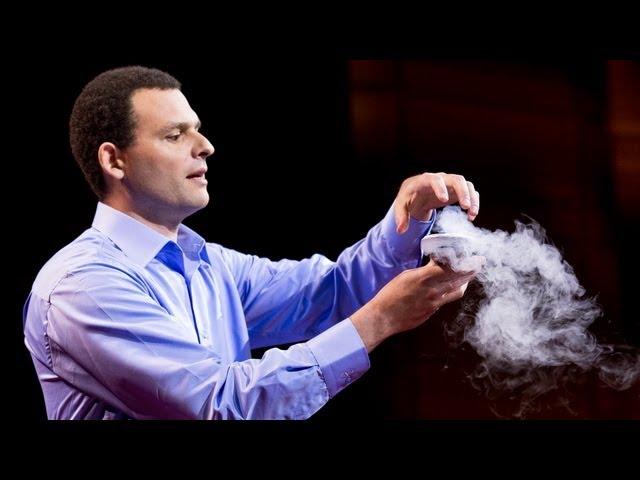 Boaz Almog "levitates" a superconductor