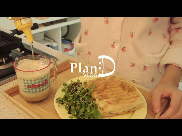 PlanD |Home-bird days. Chicken panini, pork with noodle. Running sewing machine & home café