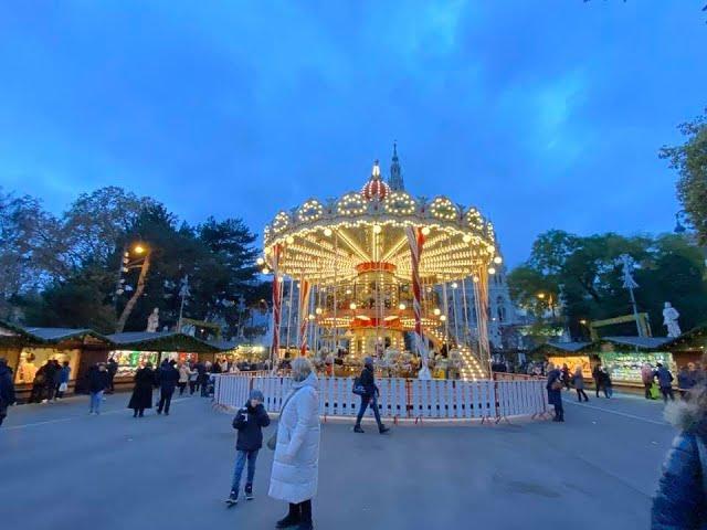 AUSTRIA:  CHRISTMAS SEASON  IN WIEN