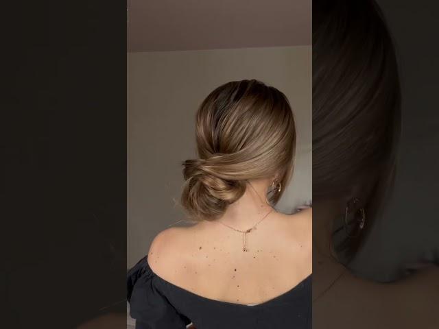  Easy Messy Bun  #easyhairstyle #hairtutorial #hairstylegirl #longhair #simplehairstyle #hair