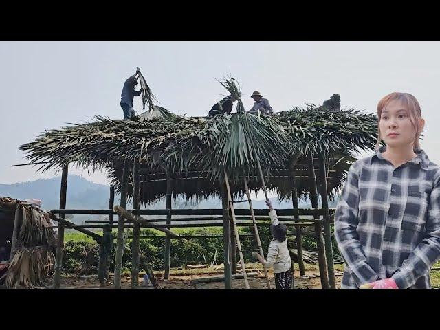 The girl finished the roof with the help of the villagers