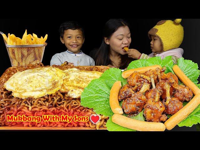 आज मेरो बाबुहरु सँग मिठो मुक्बाङ्ग Eating Fried Chicken Lollipop, Black Bean Noodles Nepali Mukbang