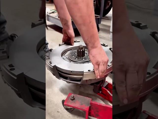 heavy vichele clutch plate adjustment #newsong #viral #short #automobile