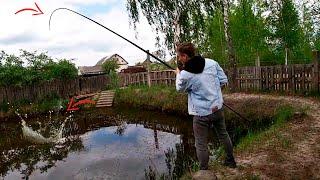 ОФИГЕЛ от РЫБАЛКИ на СВОЁМ ПРУДУ! ОГРОМНЫЙ ЛИНЬ, КАРАСИ, ПОРВАЛАСЬ ЛЕСКА.