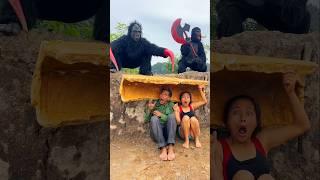2 Ferocious Gorilla Monsters Attack The brave Girl and The Poor Old Man Hiding Under Their Feet