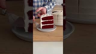 How to cut a cake like a pro baker! Use this technique for layer cakes and be a pastry rockstar!