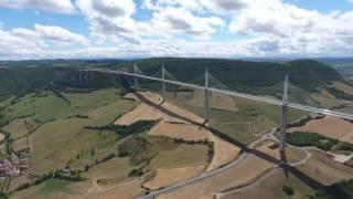 Wiadukt Millau we Francji - wysokość 343 m , długość 2460 mb.