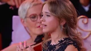 Lagu yang dinyanyikan Emma Kok Singing Voilà, André Rieu menemaniku dalam perjalanan.