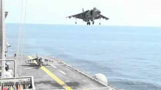 Harrier Landing Vertically in The USS Bataan - Harrier Pousando Verticalmente no USS Bataan