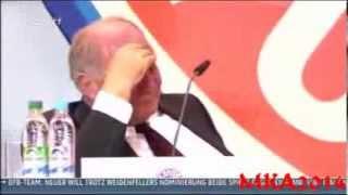 Uli Hoeneß weint auf der Jahreshauptversammlung 2013 des FC Bayern München