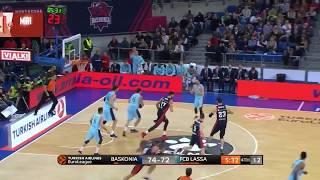 Barcelona – Hanga finishing the break in a long pass from Ribas