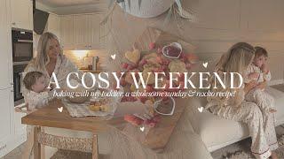 WEEKEND VLOG | a cosy sunday, baking with my toddler & homemade nachos recipe!