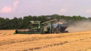 John Deere 9420 4wd Working with 4 Combines