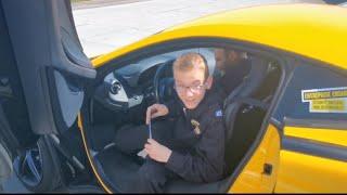 Piloter une Mclaren à 13 ans