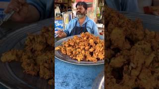 Best samosa and pakora of Pehlwan pakora Sadiqabad #shortsfeed #mzvlogs #food #pakora #ytshorts #top