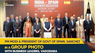 PM Modi & President of Govt of Spain, Sanchez in a Group Photo with business leaders, Vadodara