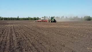 Russia farming. JD 9420  with Bourgault 6450