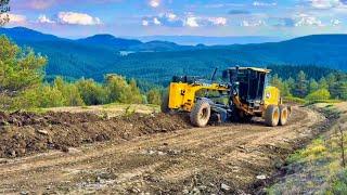 John Deere 670 GP Grader Discovers New Paths at the Top of the Mountains #deere #grader