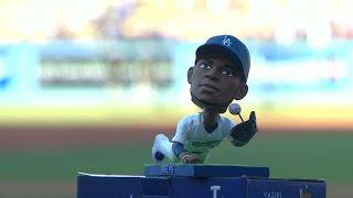 OAK@LAD: Puig Bobblehead Night at Dodger Stadium