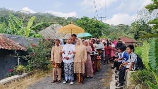 Uniknya pernikahan dikampungSemua pengantar pengantin berjalan kaki, hanya di Ciamis Jawa barat