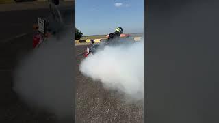 Бернаут на мотоцикле, эффектно, но не эффективно  #bikelife за