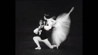 Carla Fracci (4 months pregnant) dancing Les Sylphides pdd with Jean-Pierre Bonnefoux, 1969