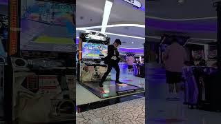 You got a call from work but you're at the arcade #dancerush_stardom #shuffledance #salarymandrs