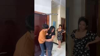 RESIKO TINGGAL BARENG ISTRI KEMBAR  #suamiistri #lucu #ngakak #pasutri #viral #couplecomedy #prank