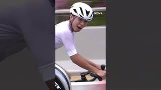  Tadej Pogačar makes a young fan's day during the Singapore Criterium today!