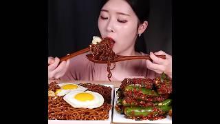 BLACK BEAN NOODLES & CHILLI KIMCHI WITH EGGS️ #asmr #mukbang #noodles #eggs #kimchi @Fumeyamyam