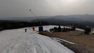 鷲ヶ岳スキー場3月30日、雪がある所と無い所がハッキリしてるから安心だよ！土曜日の夕方