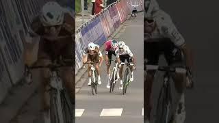 Le sprint incroyable entre Alaphilippe, van der Poel et Cosnefroy