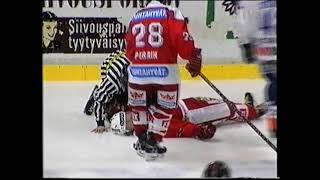 Jani Virtanen teloittaa Niklas Heden (2.11.2000)