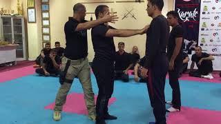 تدريب  ابطال سرية فض الشغب TATICAL TONFA - Police Tatical Baton