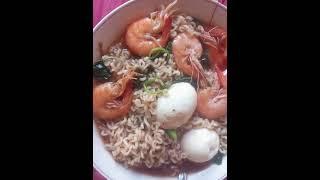 shrimps noodles with spinach again.lets have a breakfast guys.