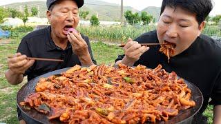 오징어랑 삼겹살을 솥뚜껑에 볶아 오삼불고기 완성, 양념에 볶음밥으로 마무리! (Osam Bulgogi & Fried rice) 요리&먹방!! - Mukbang eating show