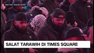 Suasana Salat Tarawih di Time Square