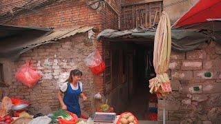 China's Urban Village Walk. Bottom life in the shabby alleys. Jianshan Village, Guiyang City・4K