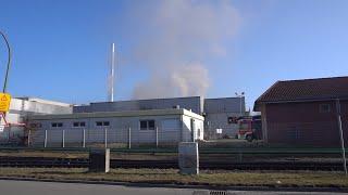 Osnabrück - Feuer in Recyclingbetrieb - langwierige Löschmaßnahmen