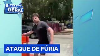 Danilo Gentili se revolta e arremessa equipamentos de obra em frente à casa dele