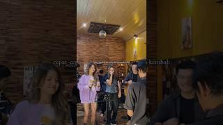 Asik banget yaa, jangan lupa kepoin semua akun sosial media indosemar ya!